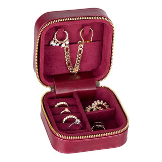 Amanda Mücevher Kutusu, Medium