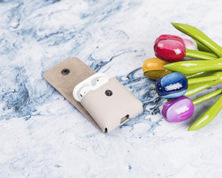 Mai Magnet AirPods 1 and AirPods 2 Leather Case with Hook