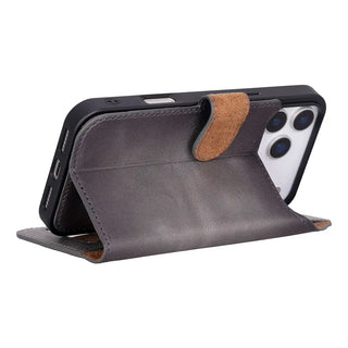 Bouletta Phone Case Magic iPhone 18 Pro Leather Detachable Wallet Case Premium Koruma